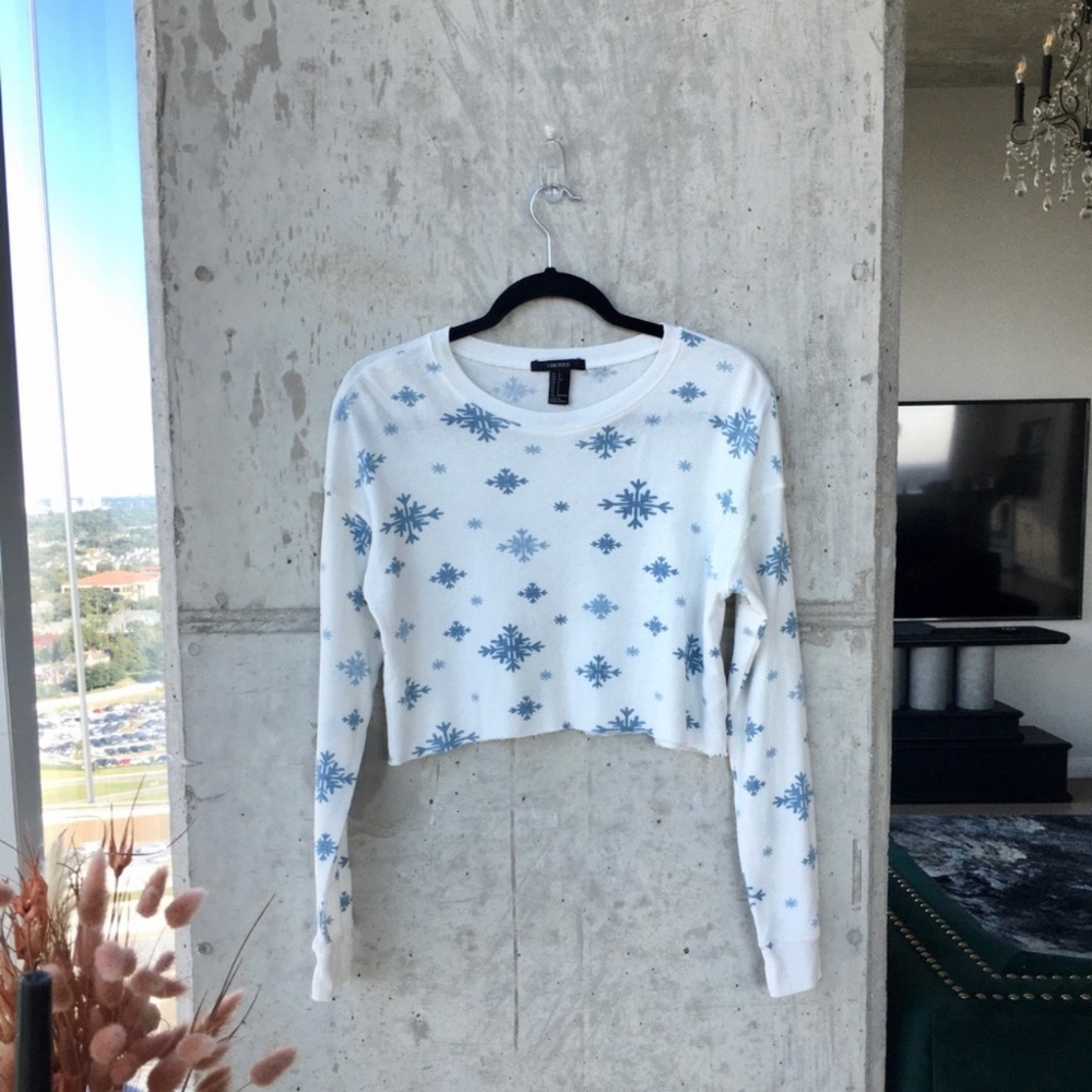 Forever 21 White and Blue Snowflake Print Waffle Long Sleeve Crop Top Small